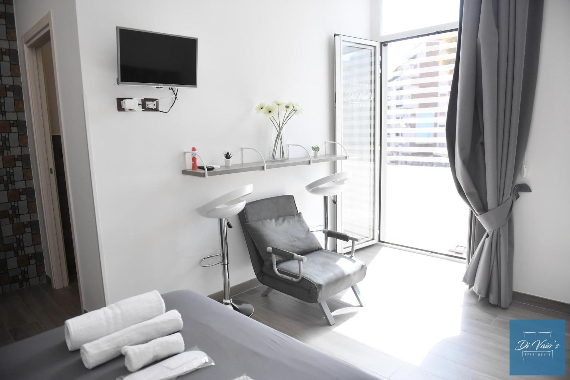 Di Vaio'S Apartments Наполи Екстериор снимка