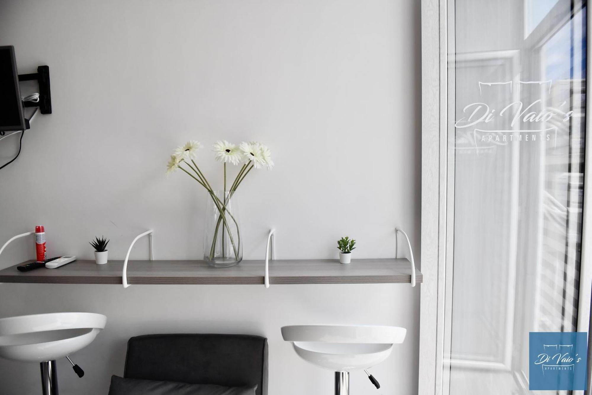 Di Vaio'S Apartments Наполи Екстериор снимка