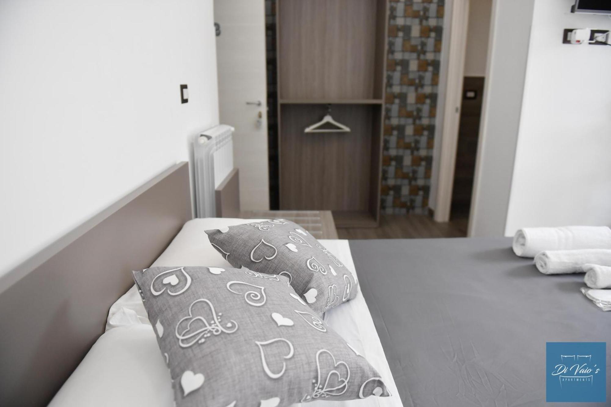 Di Vaio'S Apartments Наполи Екстериор снимка