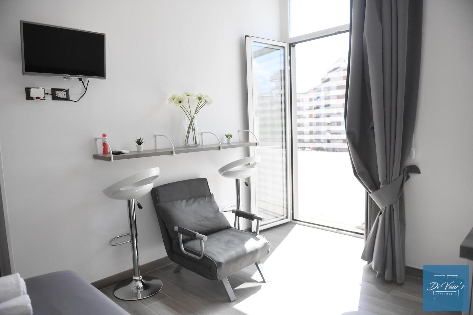 Di Vaio'S Apartments Наполи Екстериор снимка