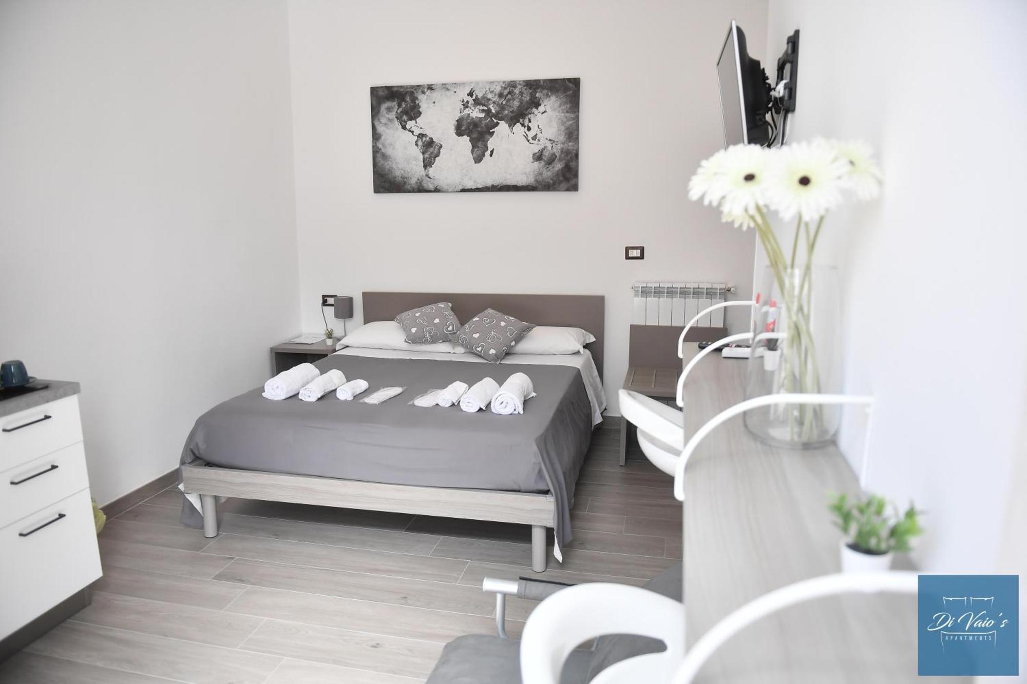 Di Vaio'S Apartments Наполи Екстериор снимка