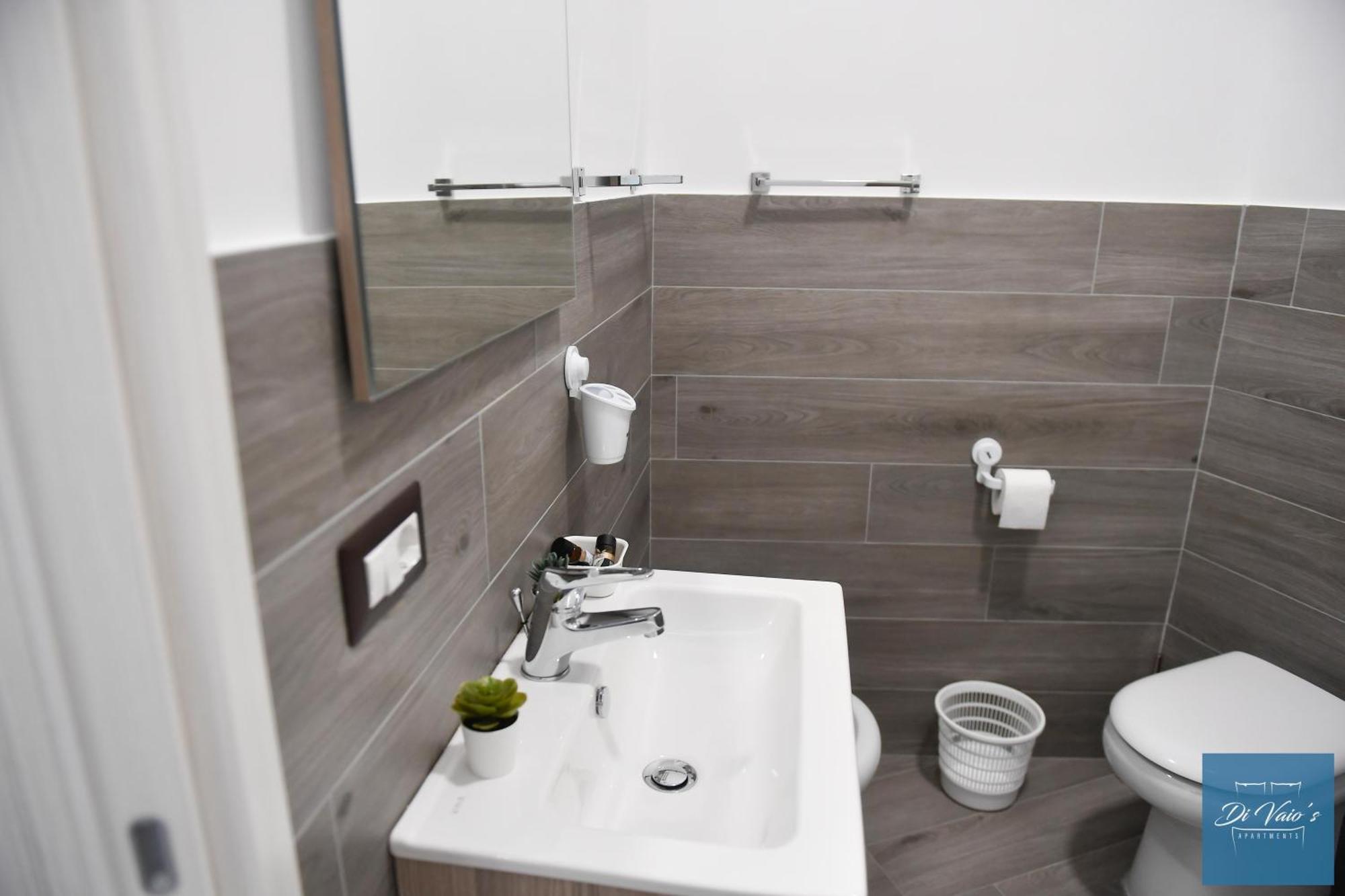 Di Vaio'S Apartments Наполи Екстериор снимка