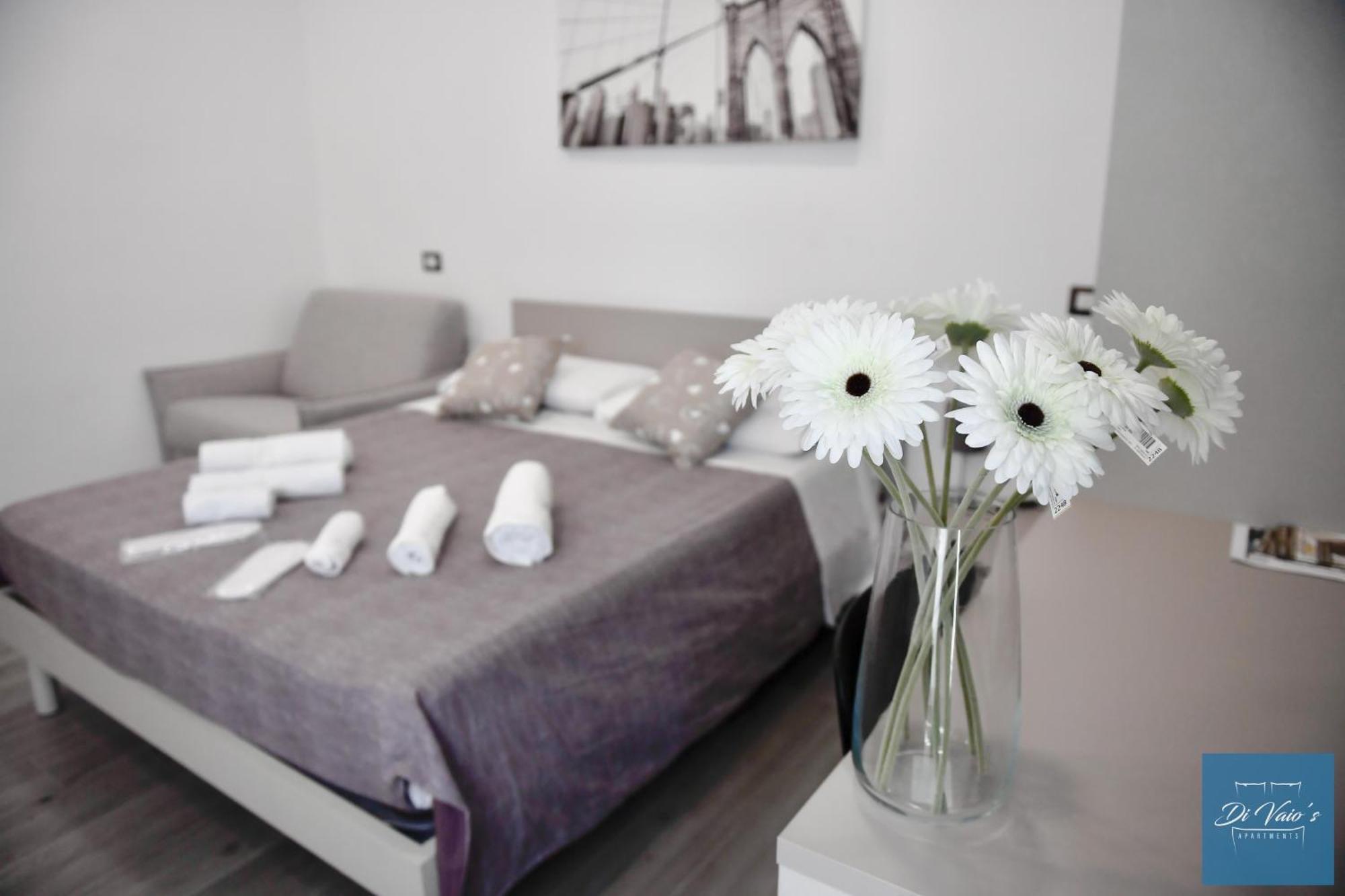 Di Vaio'S Apartments Наполи Екстериор снимка