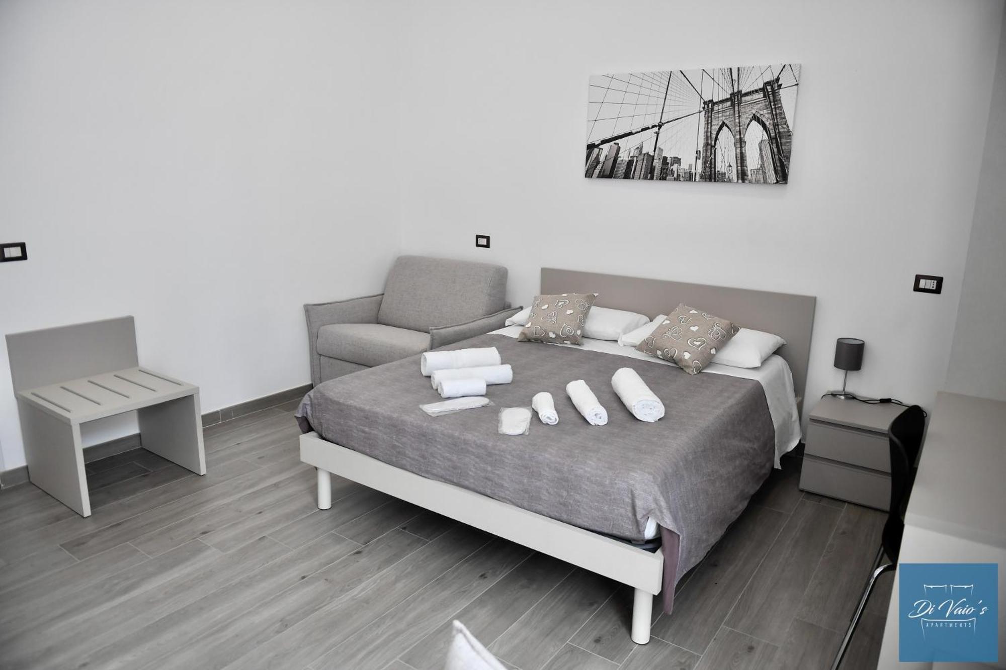 Di Vaio'S Apartments Наполи Екстериор снимка
