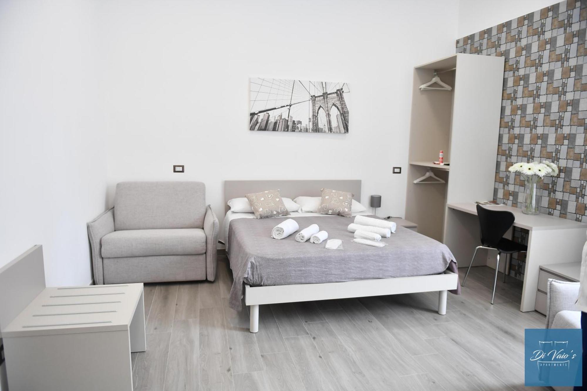 Di Vaio'S Apartments Наполи Екстериор снимка